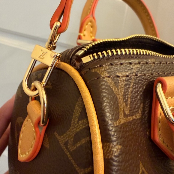 Luxury-Inspired| Crossbody - Picture 5 of 7